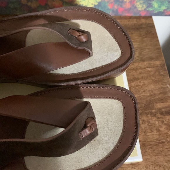 MICHAEL KORS MARIN THONG SANDAL SIZE. 7 BROWN NWB - Picture 5 of 11